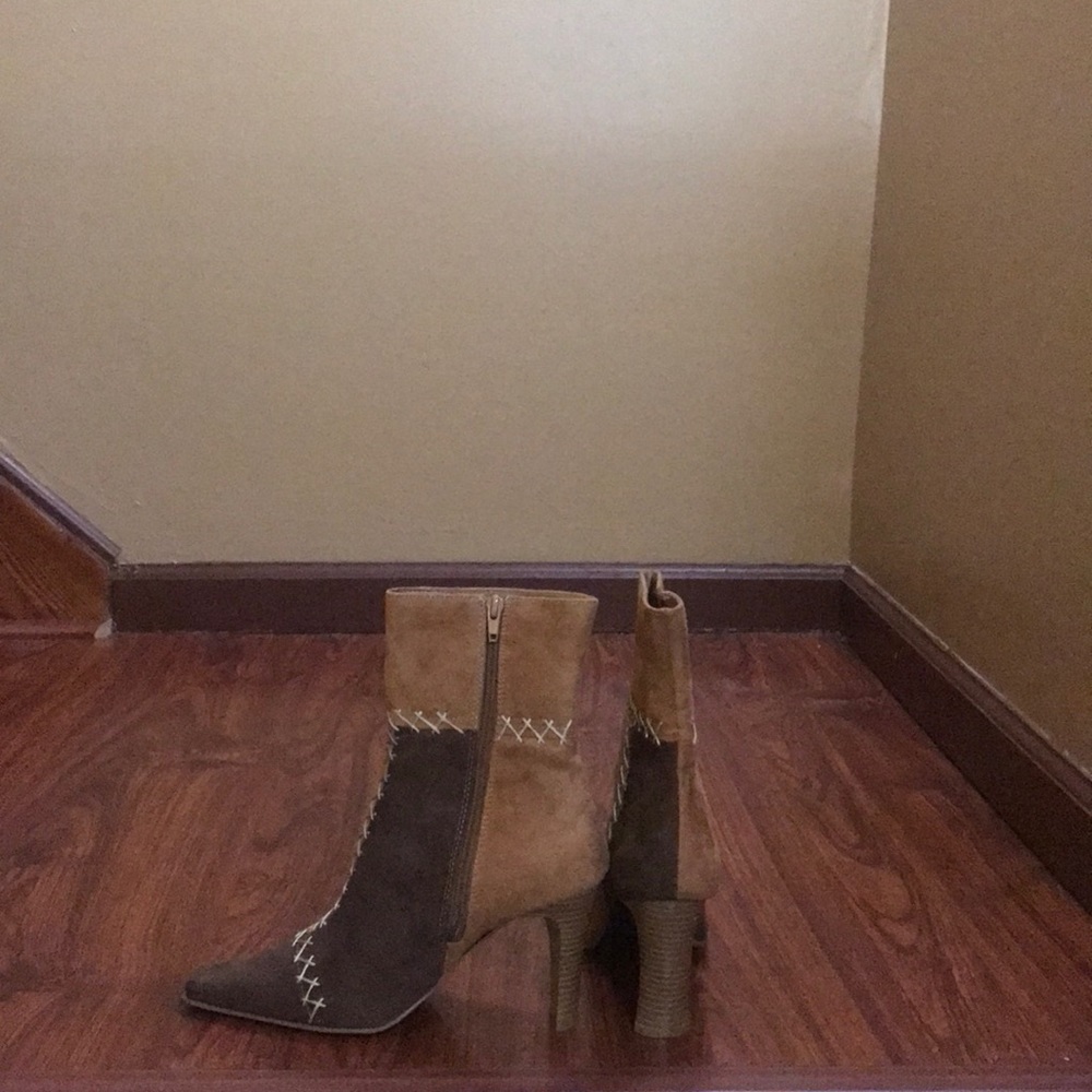 Boots - Picture 2 of 4